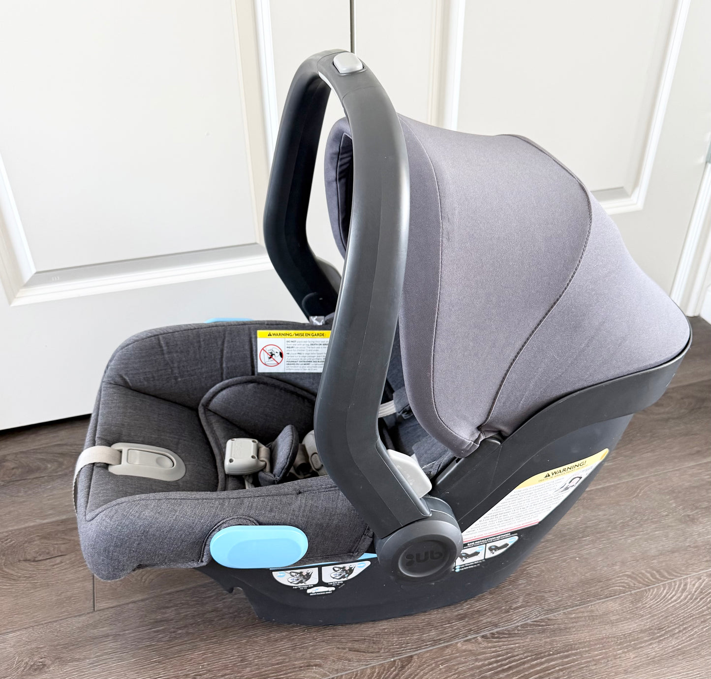 Uppababy Mesa V2 Infant Car Seat in Greyson & Travel Bag