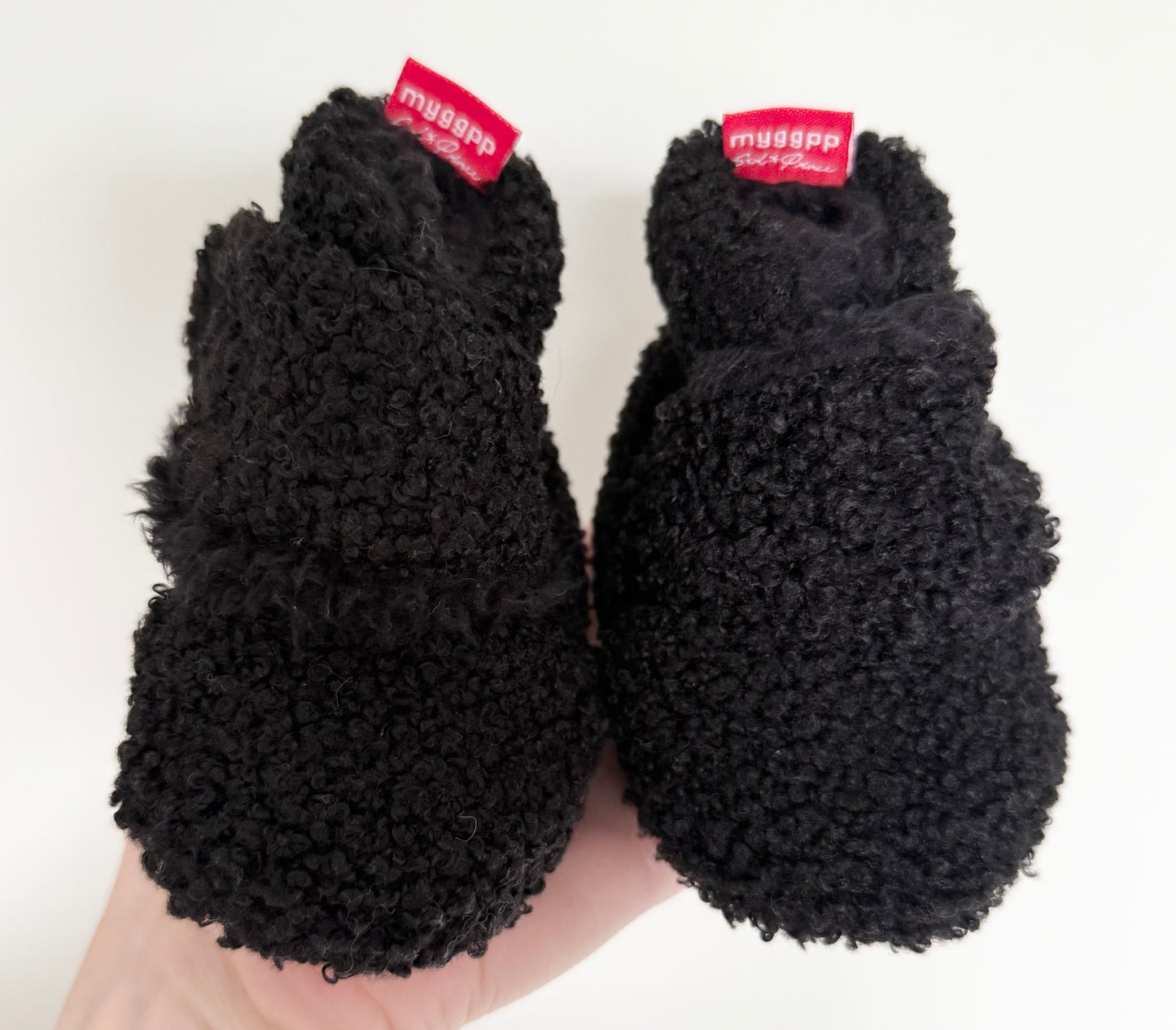 Myggpp Black Sherpa Booties (1)