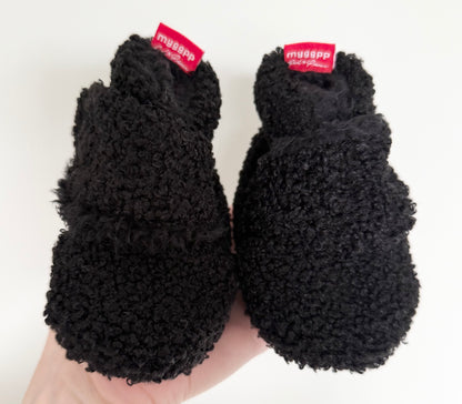 Myggpp Black Sherpa Booties (1)