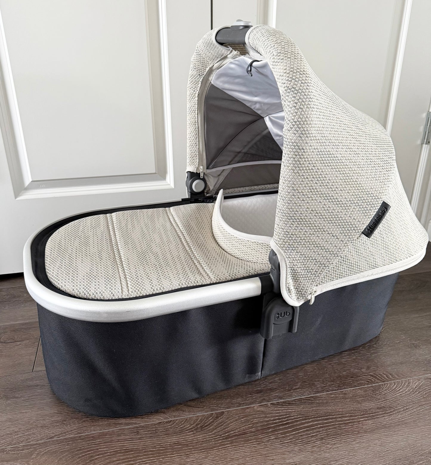Uppababy V2 Bassinet for Stroller in Sierra Dune Knit Silver Black Leather