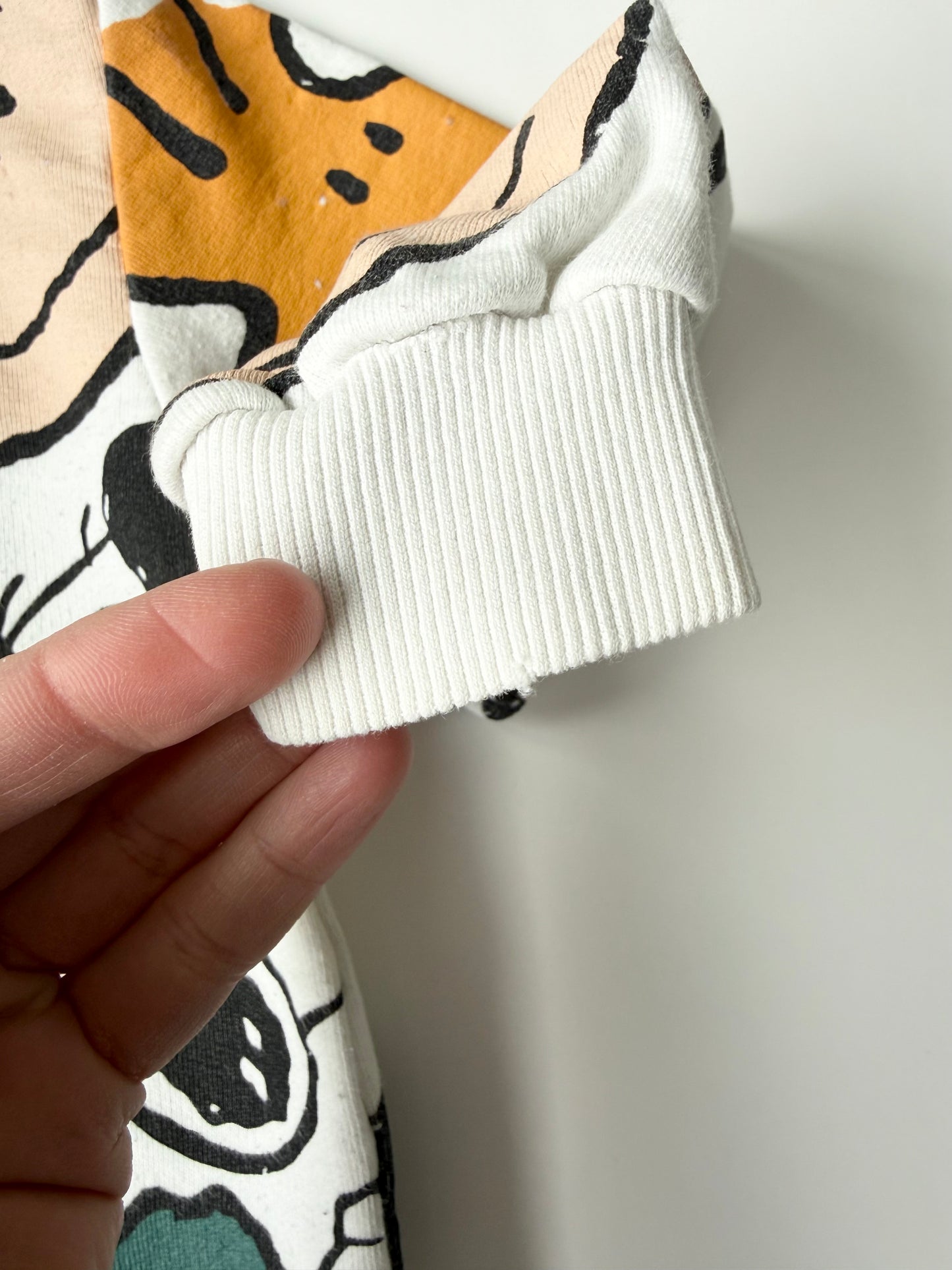 Zara x Peanuts White AOP “Everyday With Friends” Characters Crewneck Sweater (3-4 Years)