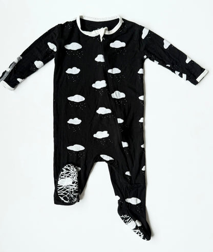 Peregrine Kidswear Black & White Clouds Sleeper (3-6 Months)