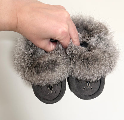 Manitobah Mukluks Grey Beaded Fur Trim Moccasin Slippers (4)
