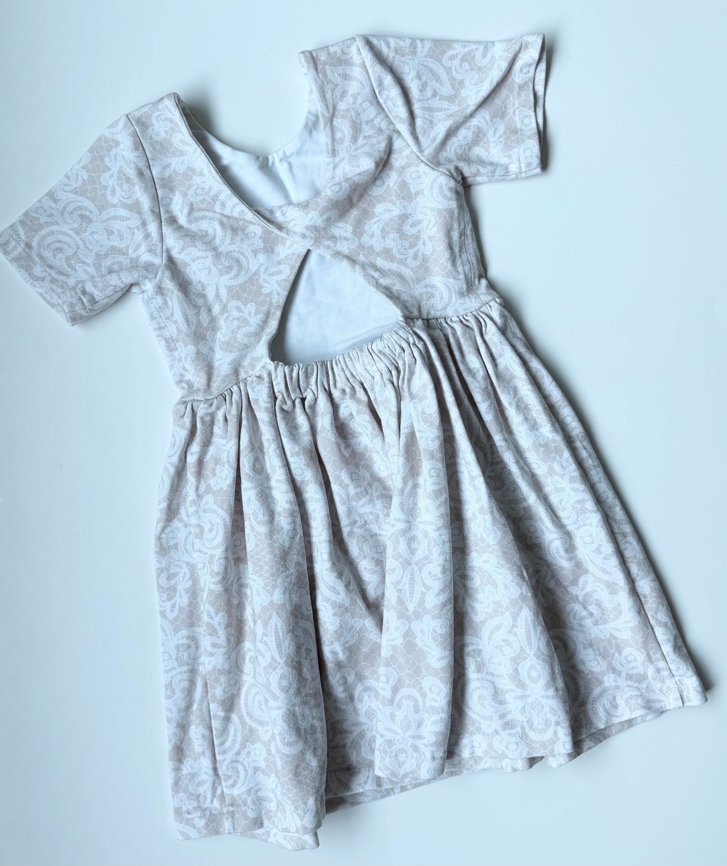 Daniel’s Threadz Light Beige & White Damask Short Sleeve Dress (2/3 Years)