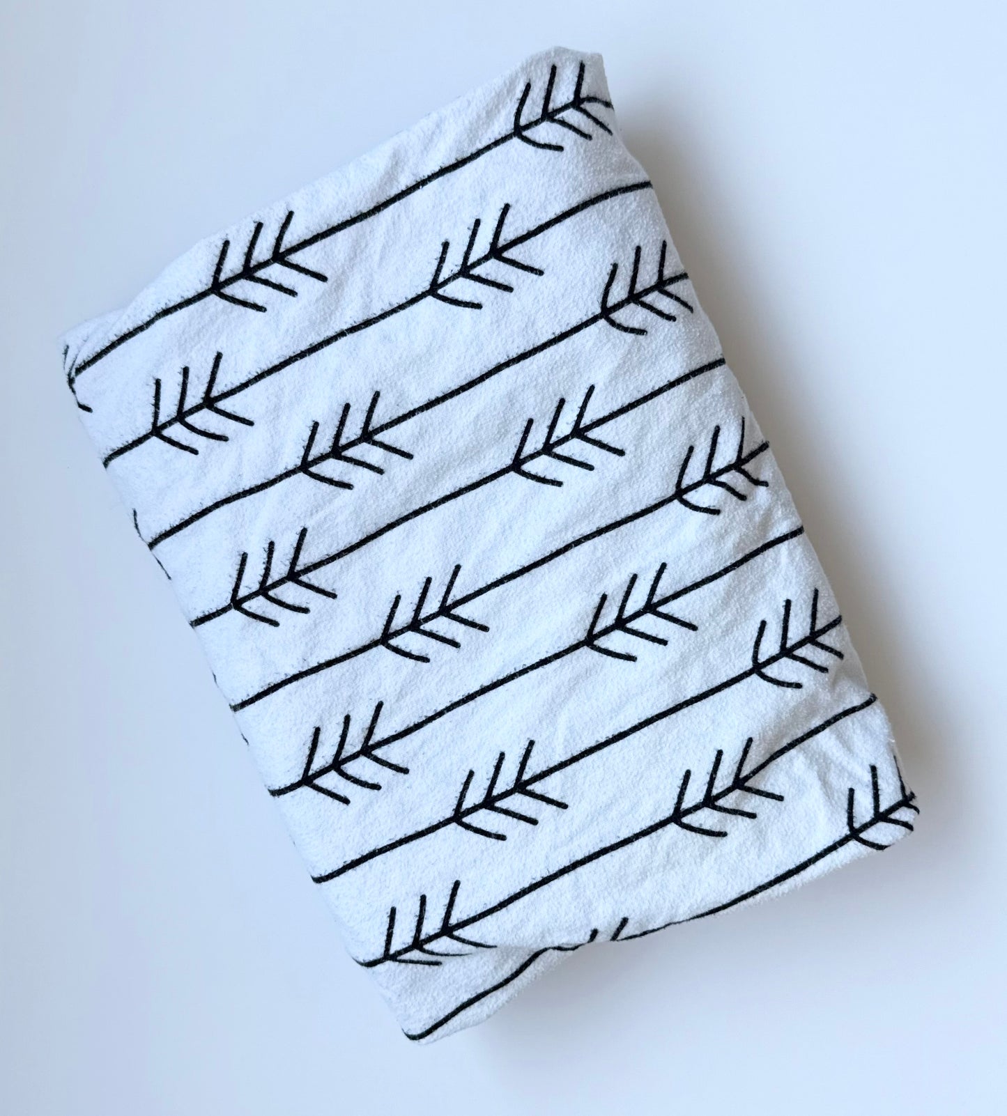 Kushies White & Black Arrows Flannel Crib Sheet