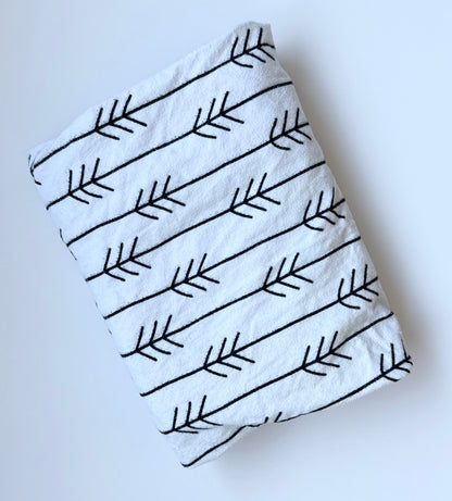 Kushies White & Black Arrows Flannel Crib Sheet