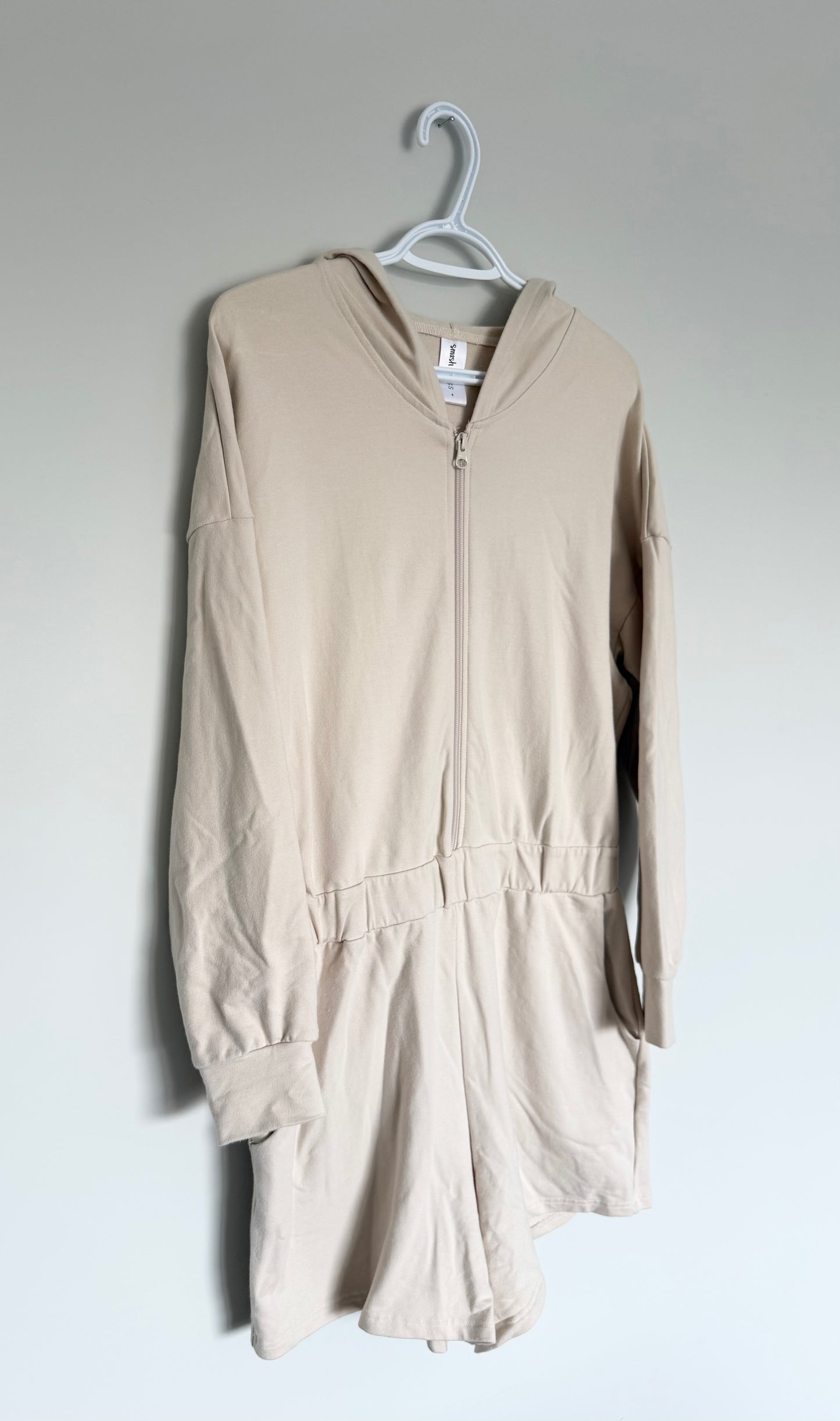 Women’s Smash + Tess The Malibu Cinch Shorty Romper in Natural Shimmer or Oatmeal (Small)