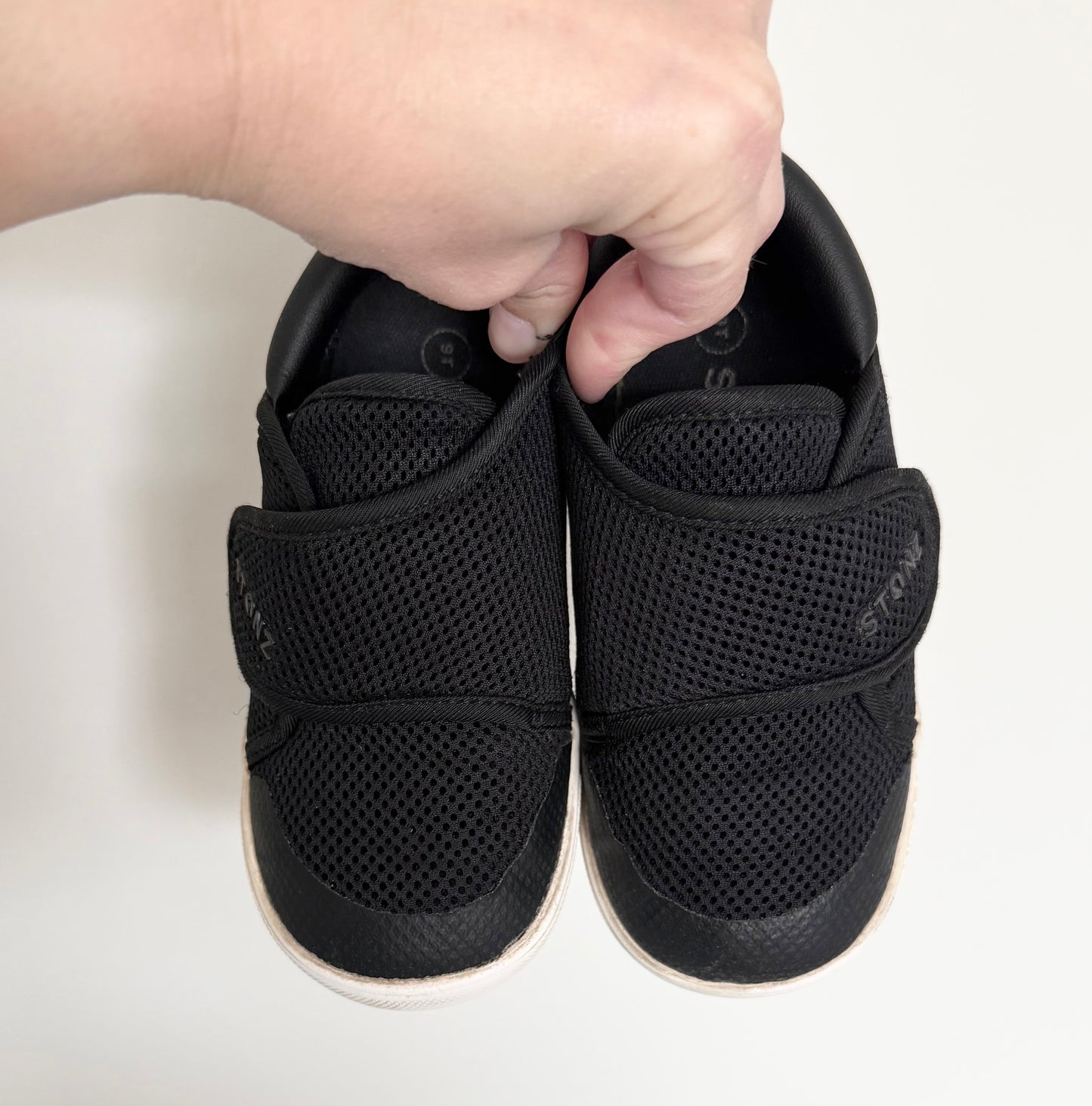 Stonz Black Cruiser Velcro Sneakers - Toddler (9T)
