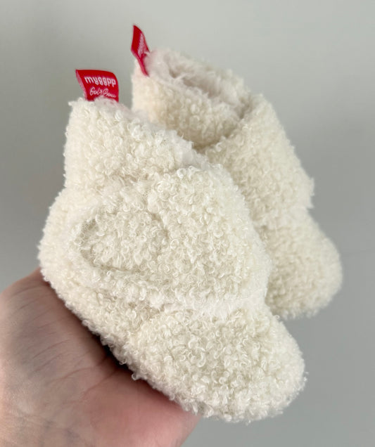 Myggpp White Sherpa Booties (1)