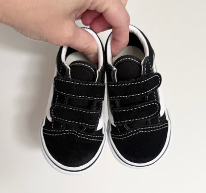 Vans Old Skool V Black & White Suede Velcro Sneakers (4)