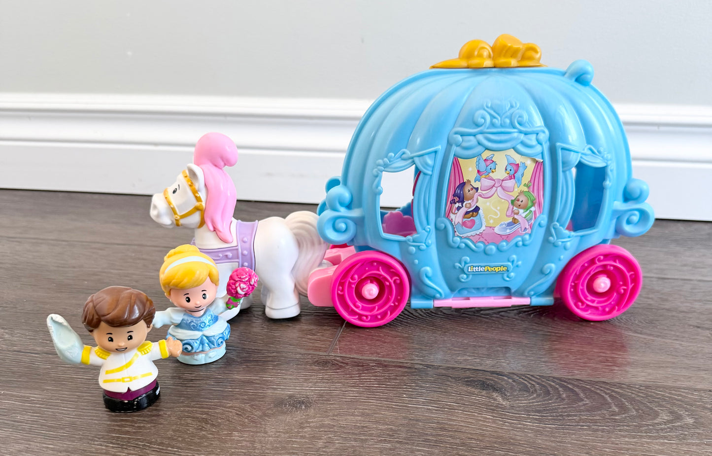 Fisher-Price Little People Disney Cinderellas Dancing Carriage Playset