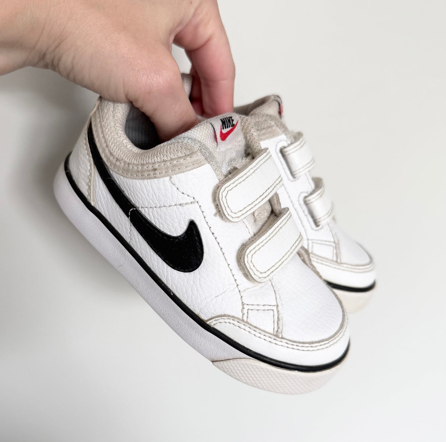 Nike Capri 3 White & Black Checkmark Velcro Sneakers (8)