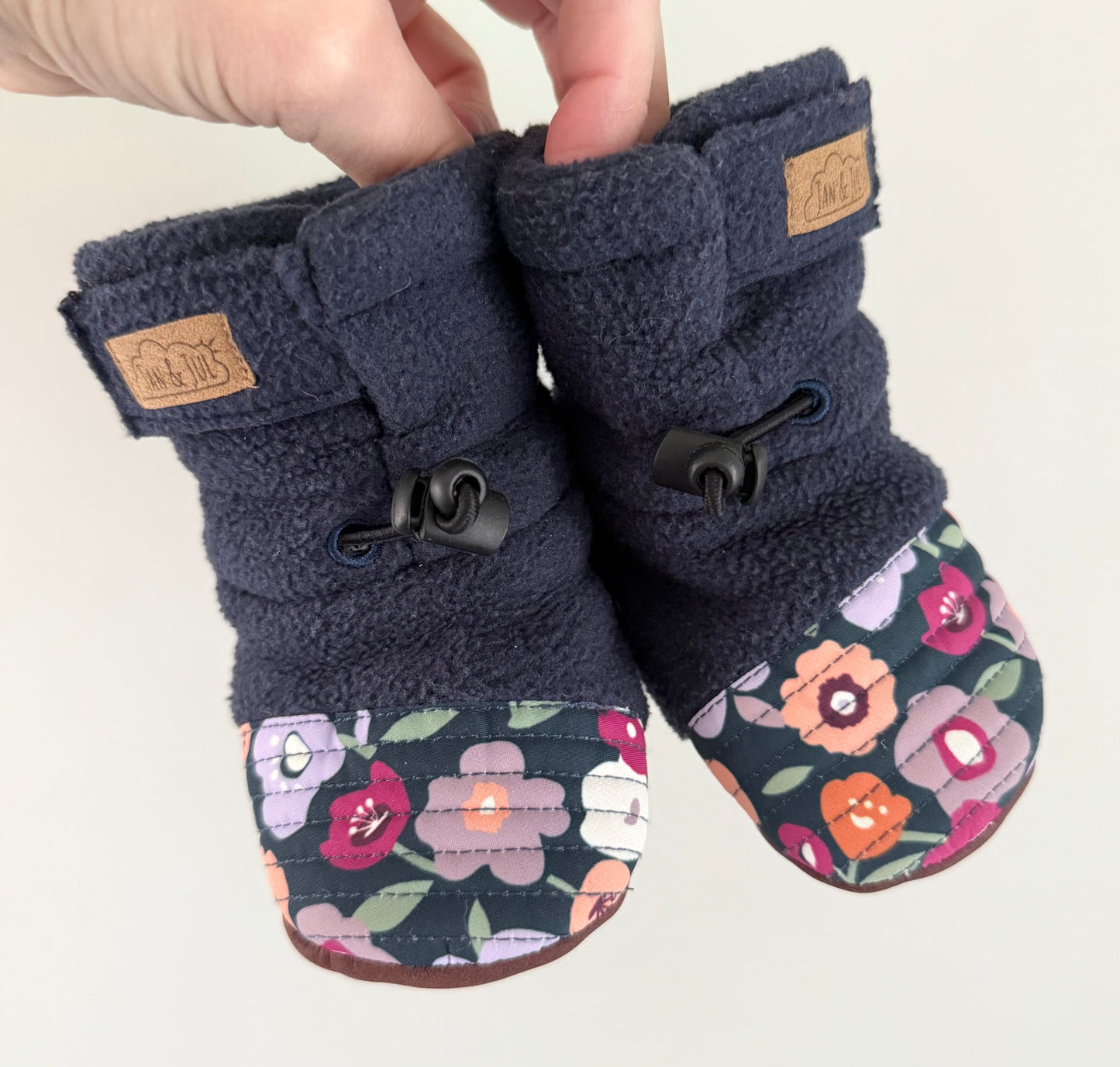 Jan & Jul Stay-Put Dark Blue Floral Cozy Booties (2)