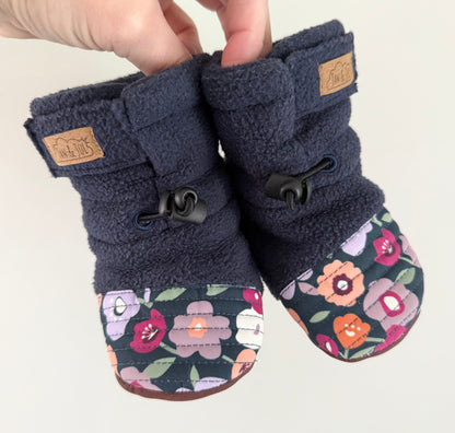 Jan & Jul Stay-Put Dark Blue Floral Cozy Booties (2)