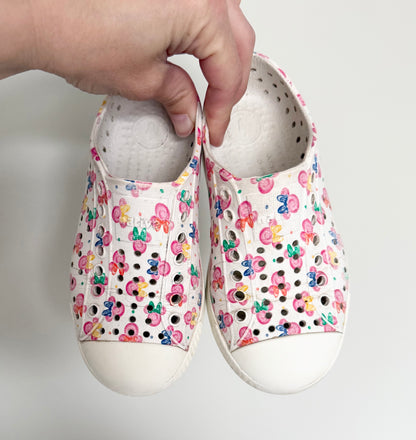 Native x Disney White Minnie Mouse Jefferson Slip Ons (10)