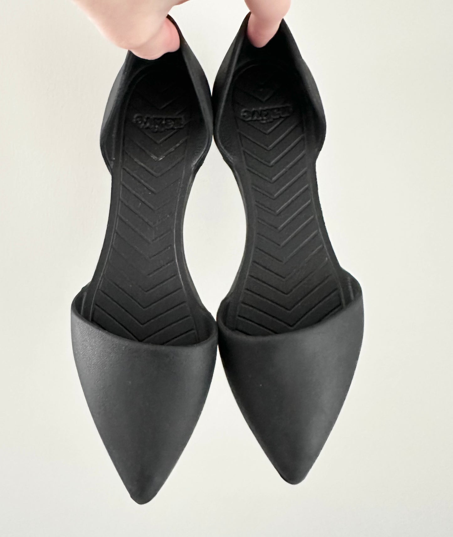 Women’s Native Audrey Slip Ons in Jiffy Black (W6)