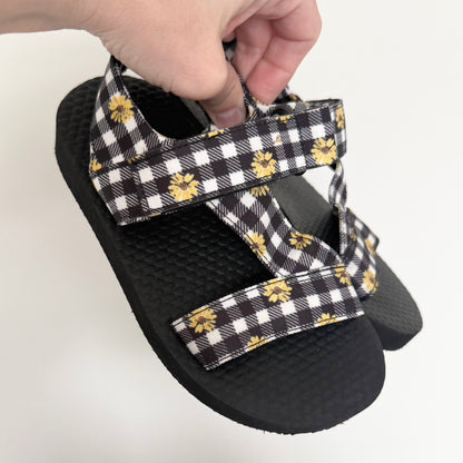 Old Navy Black Gingham Sunflower Sandals (12)
