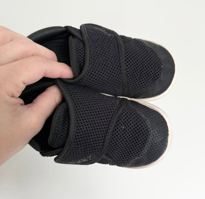 Stonz Black Cruiser Velcro Sneakers - Toddler (7)