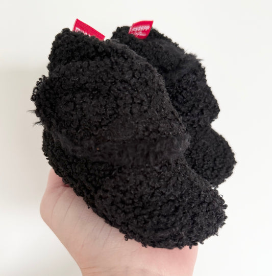 Myggpp Black Sherpa Booties (1)