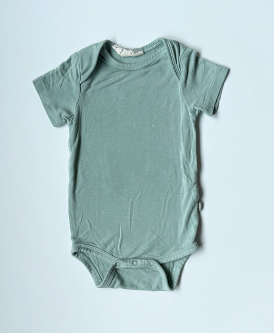 Kyte Sage Short Sleeve Bodysuit (0-3 Months)