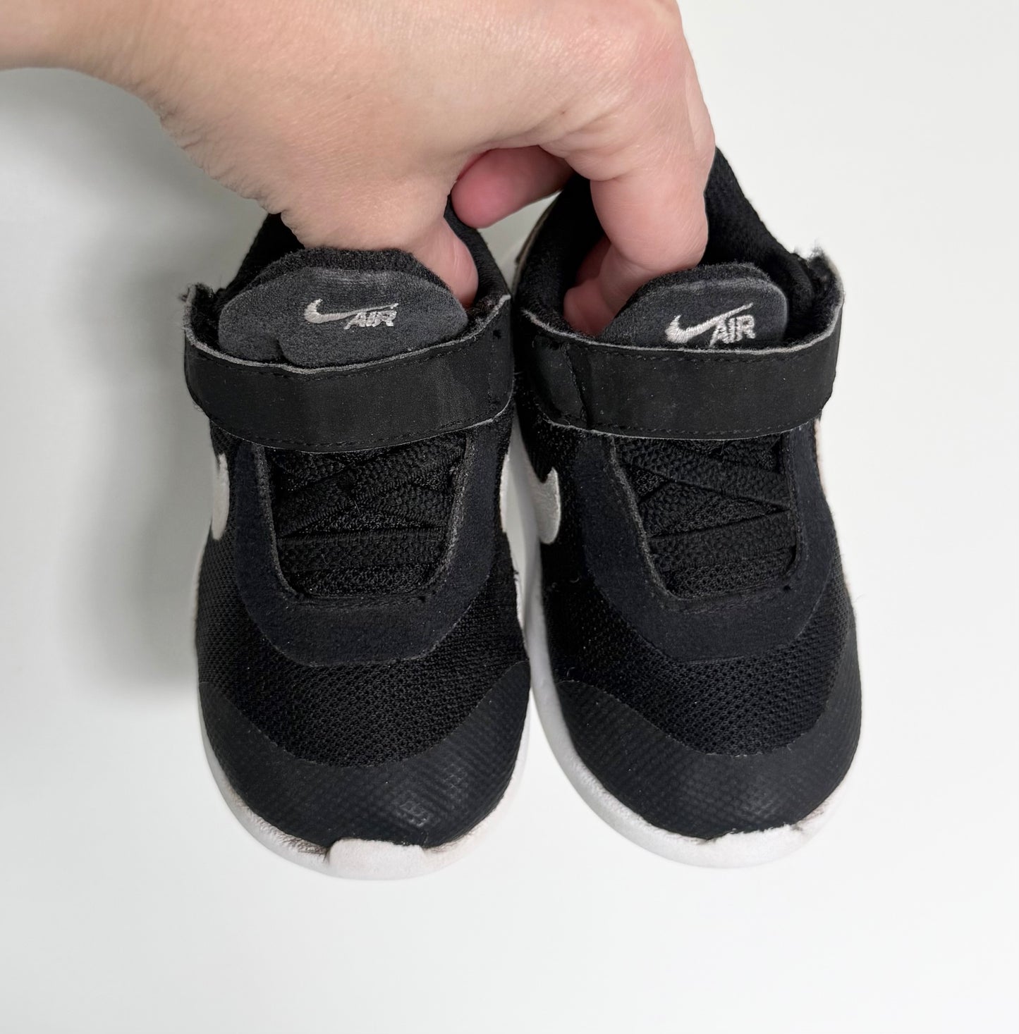 Nike Air Max Oketo Black & White Stretch Lace & Velcro Sneakers (5)