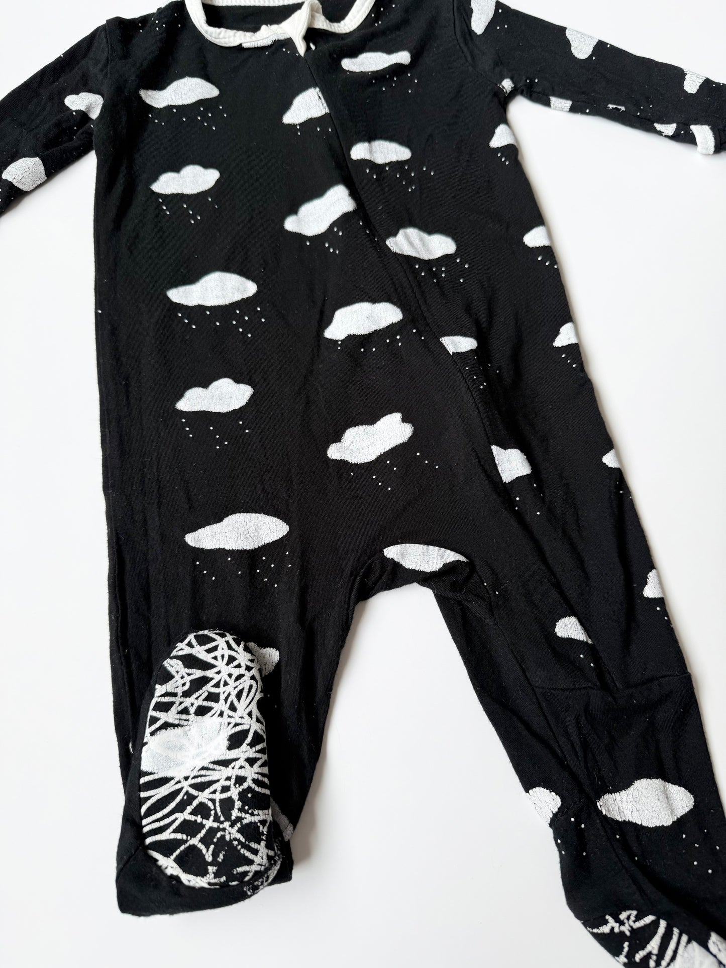 Peregrine Kidswear Black & White Clouds Sleeper (3-6 Months)