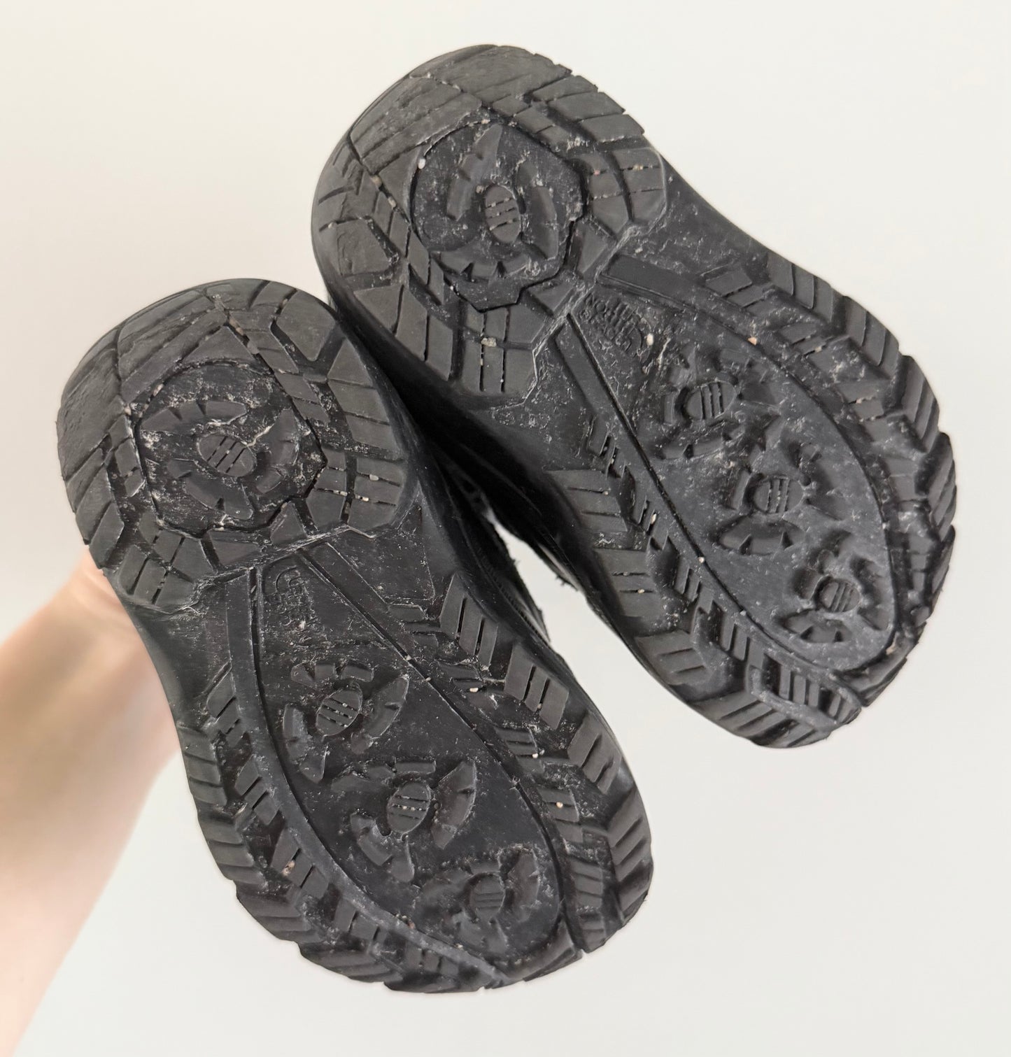 The North Face Alpenglow II Black & Grey Heat Seeker Boots (5)