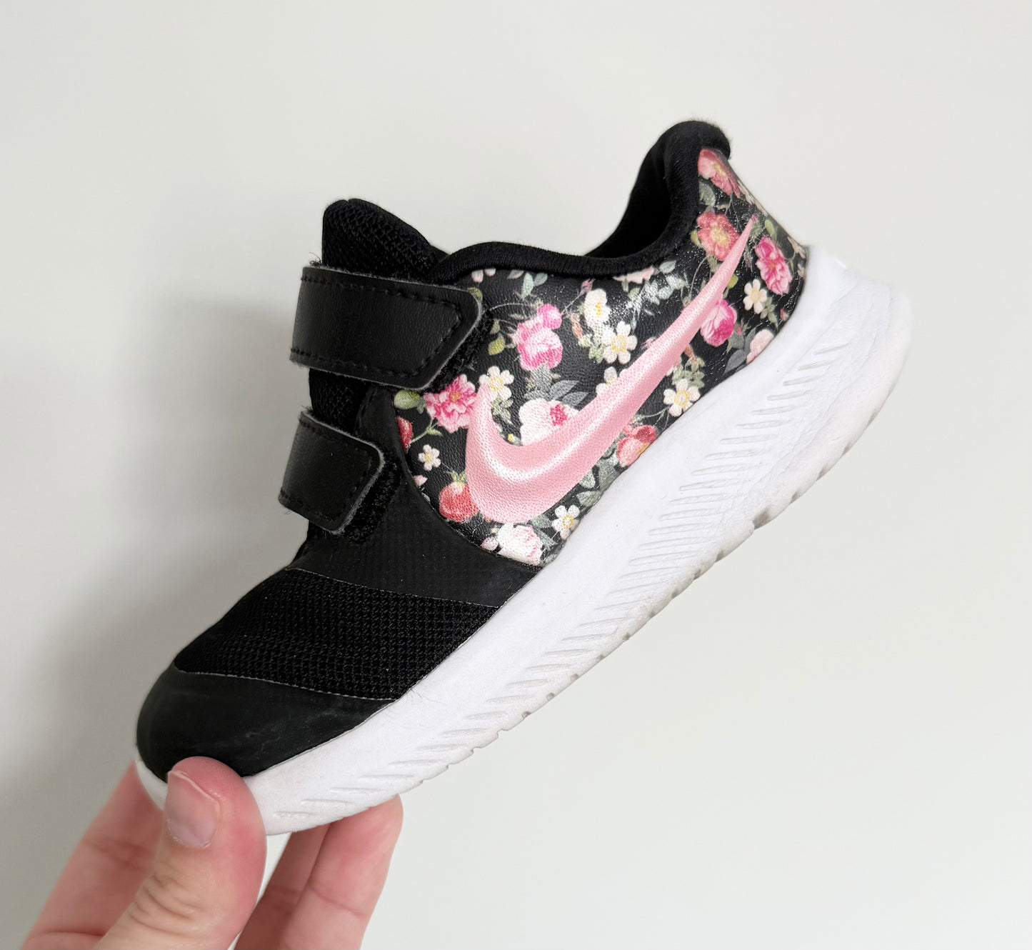 Nike Star Runner 2 Black Vintage Floral Stretch Lace & Velcro Sneakers (8)