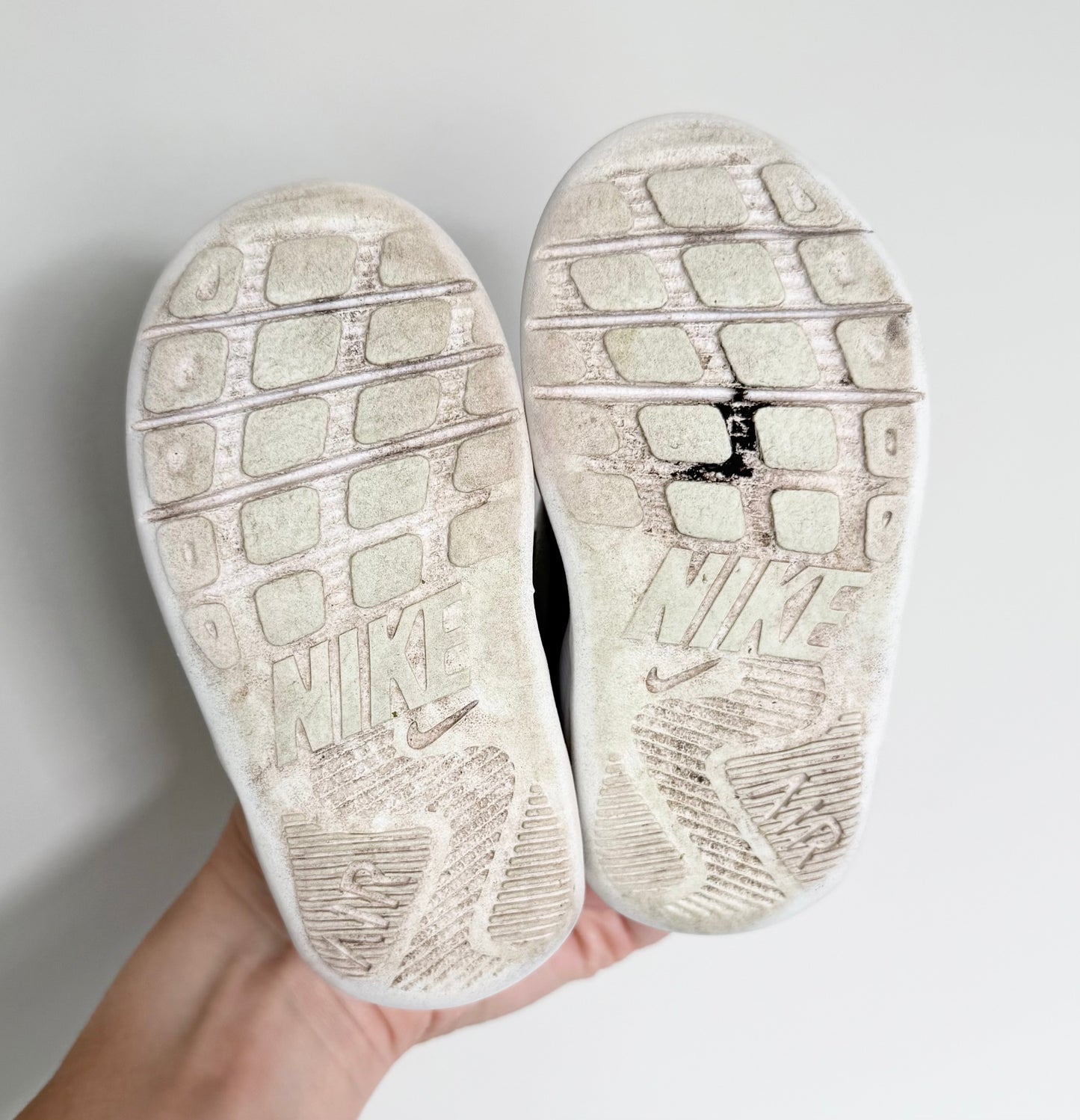 Nike Air Max Oketo Black & White Stretch Lace & Velcro Sneakers (5)