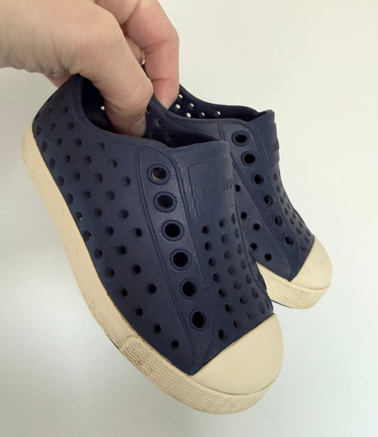 Native Navy Jefferson Slip Ons (5)