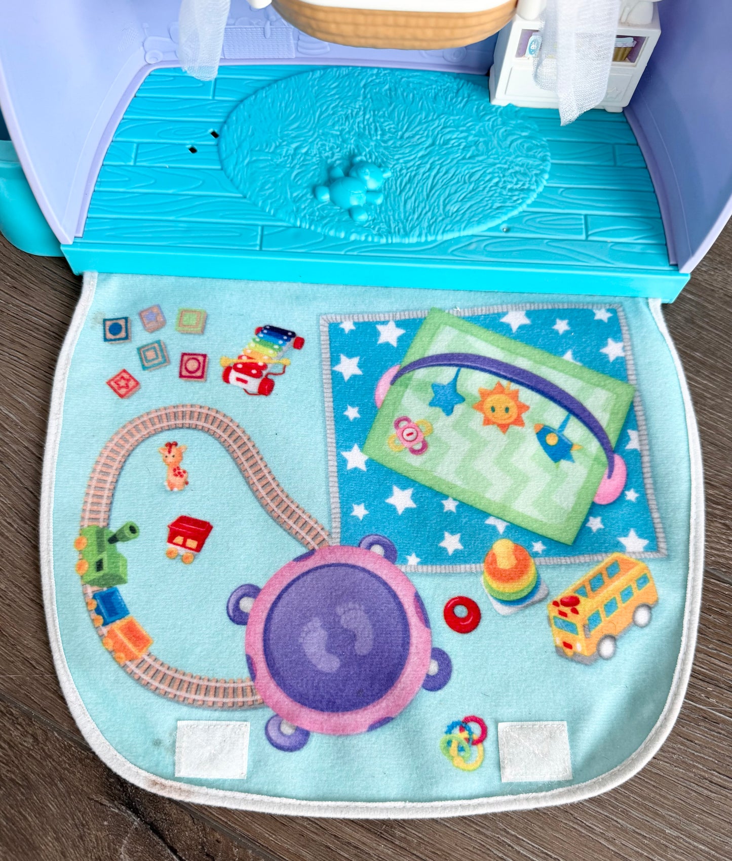 Fisher-Price Little People Cuddle & Play Nursery