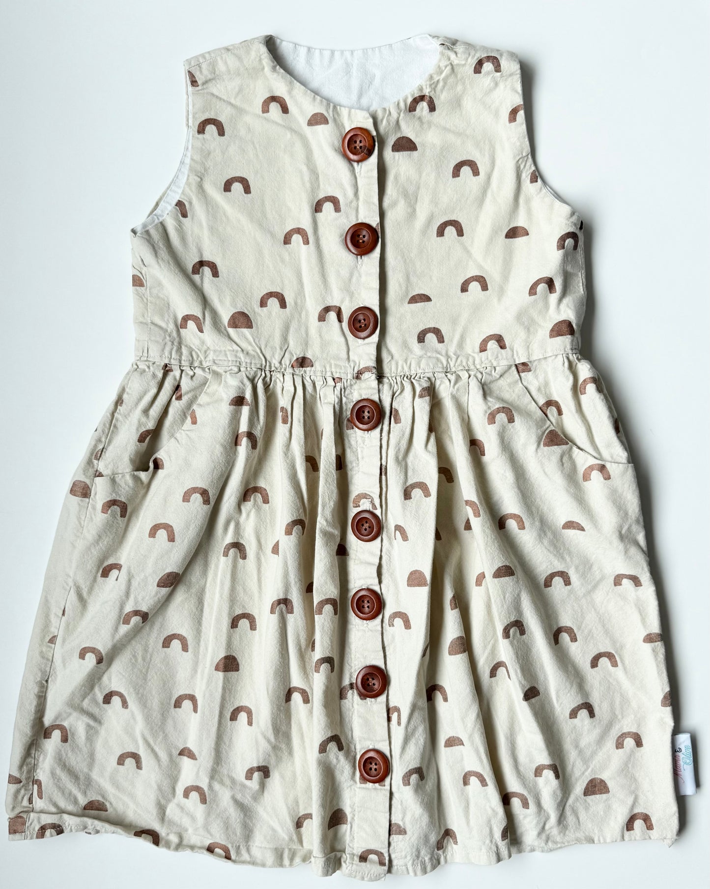 Mavis & Olive Off White & Brown Rainbow Sleeveless Button Dress (5T)