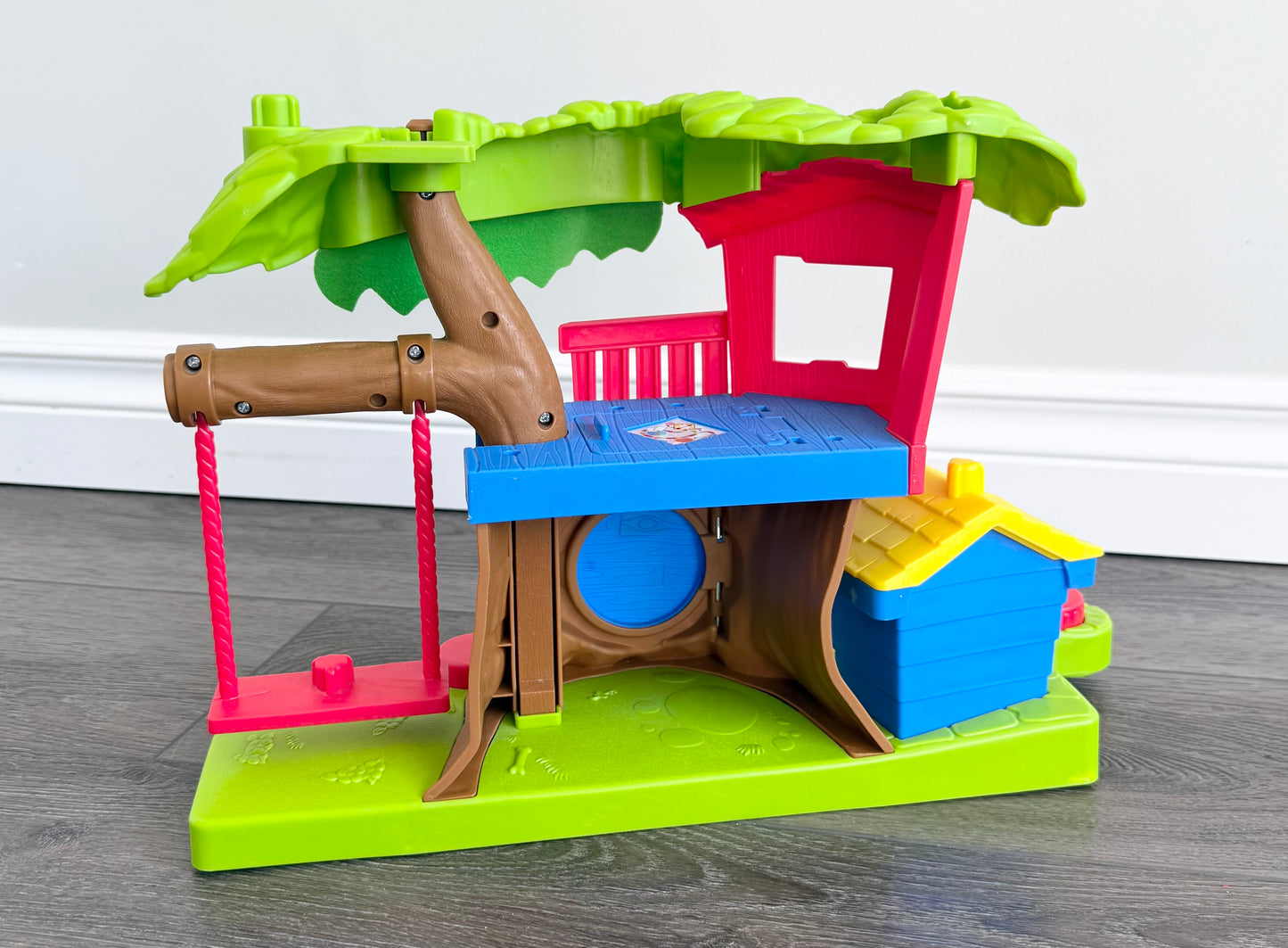 Fisher-Price Little People Swing & Share Treehouse Playset