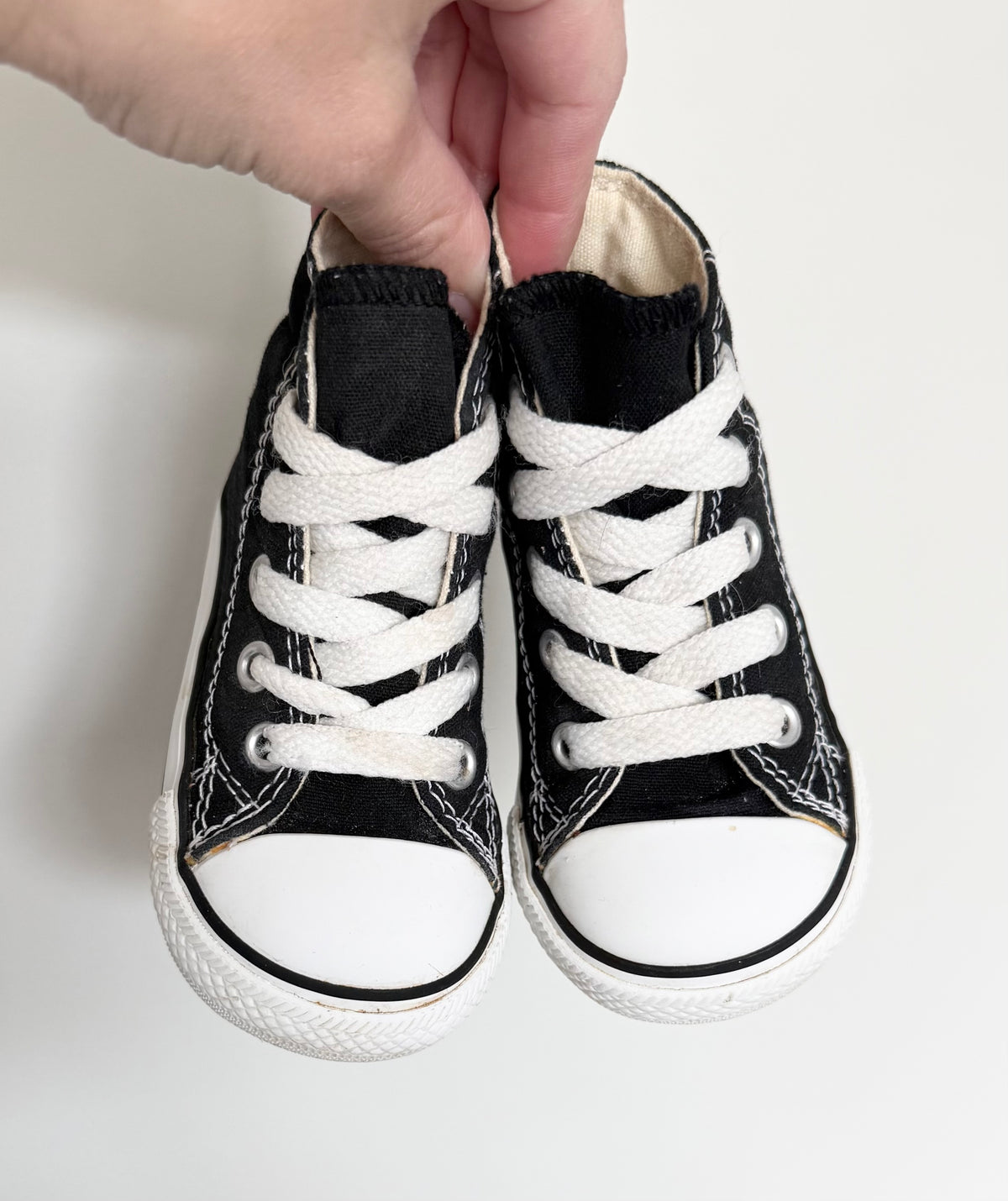 Converse Black Hight Top Lace Up Sneakers (4)
