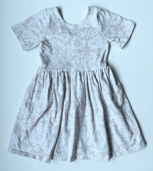Daniel’s Threadz Light Beige & White Damask Short Sleeve Dress (2/3 Years)