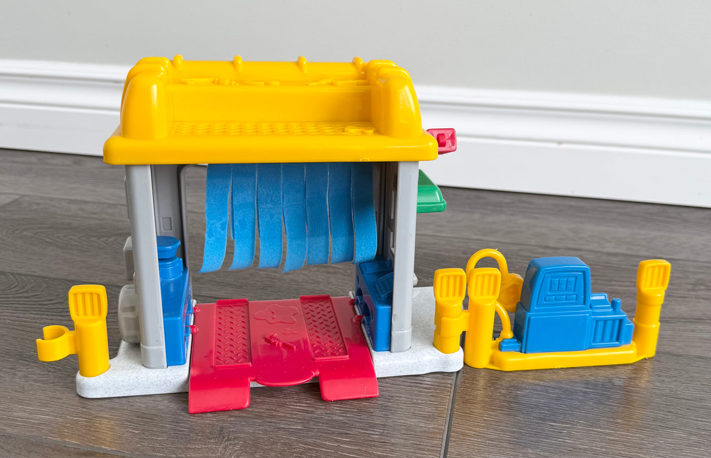 Fisher-Price Little People Road Trip Ready Garage Car Wash Playset