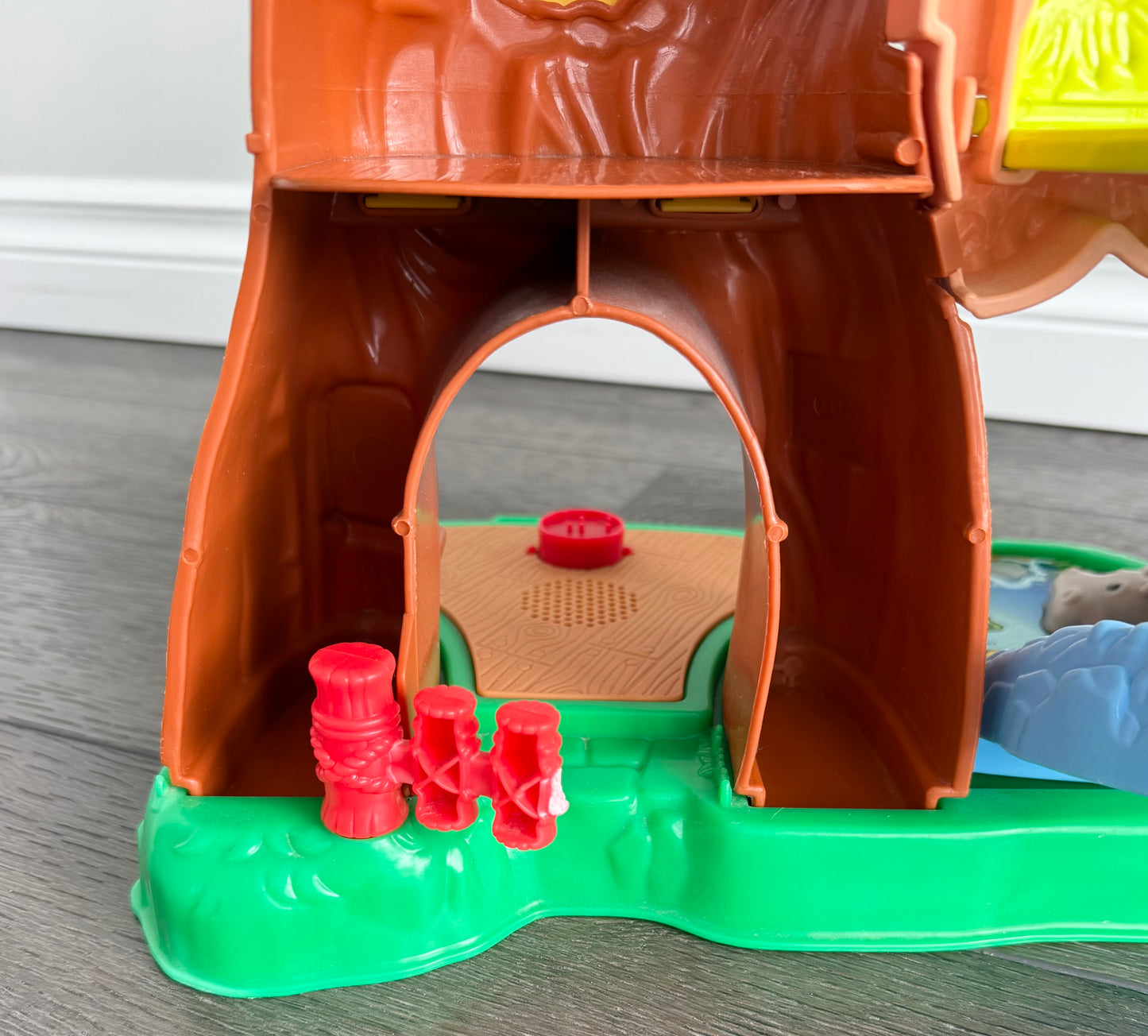 Fisher-Price Little People Zoo Talkers Animal Sounds Zoo Playset